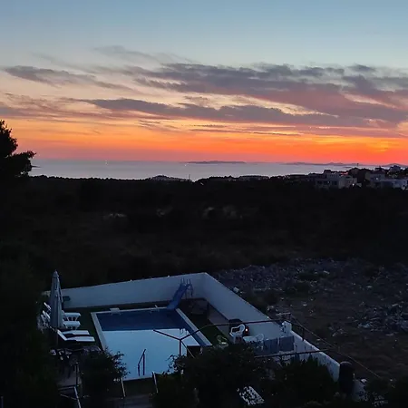 Apartments Villa Velin Primosten