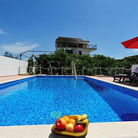 Apartments Villa Velin Primosten